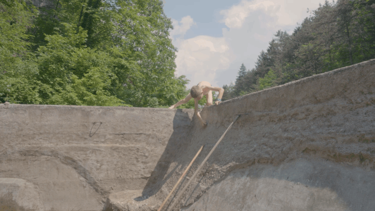 Elena Mazzi, Poç, video, colore, suono, 21' 48’’, Prodotto da Ephemera festival, 2023. Courtesy l’artista e Artopia Gallery